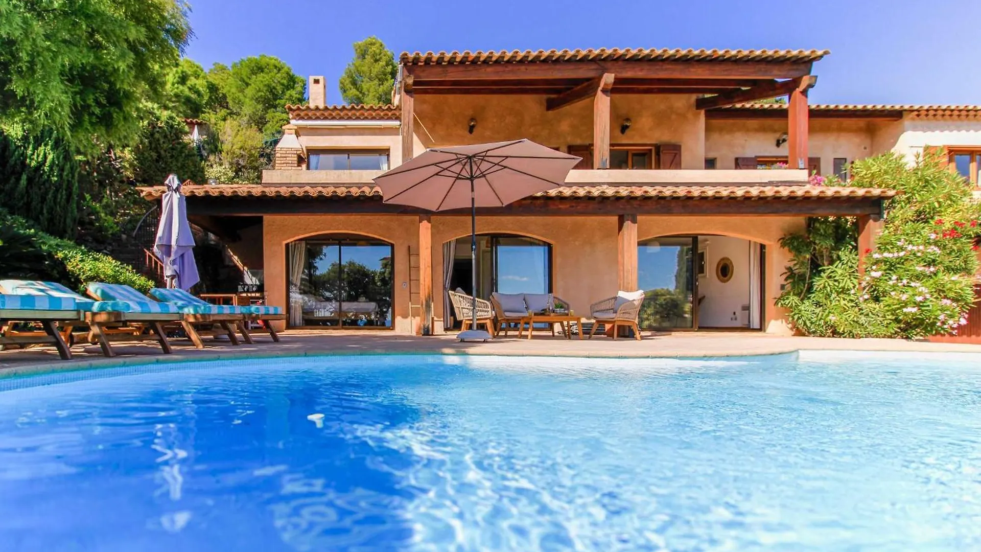 Select'Sohome - Magnifique Villa Pour 10 Personnes Avec Piscine Et Vue Mer ! - Villa Romarine Le Lavandou 0*,  France